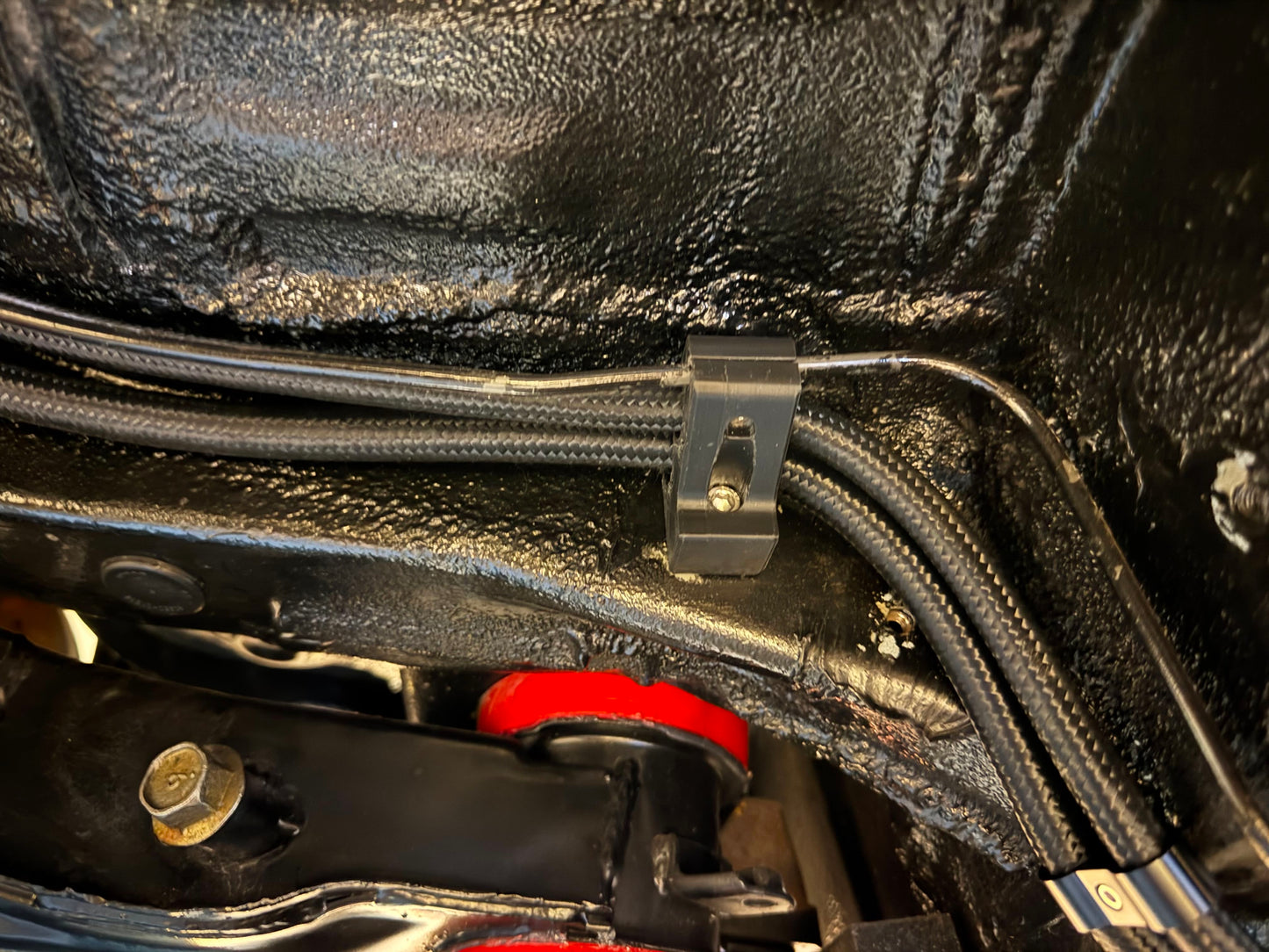 A70 Supra 4/6/8/10 AN fuel line bracket