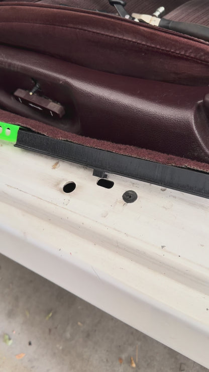 A70 TOYOTA Supra Door Sill Carpet Clips